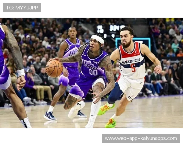 克拉克森顶替发力,爵士后段连续得分 克拉克森顶替发力,爵士后段连续得分